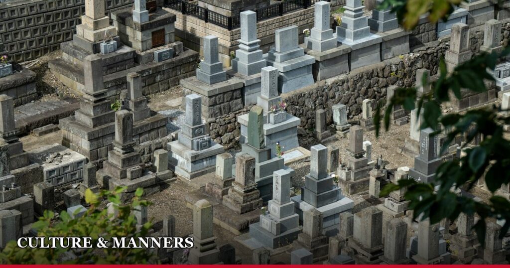 The Meaning Behind Japanese Funerals and Mourning Customs